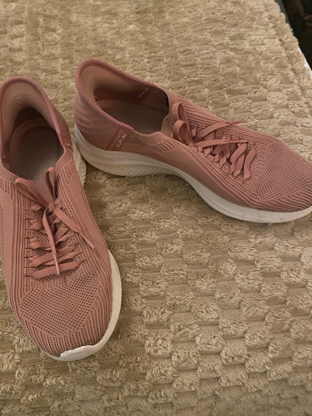 Women’s Skechers slip in  Sneakers - Dusty Rose